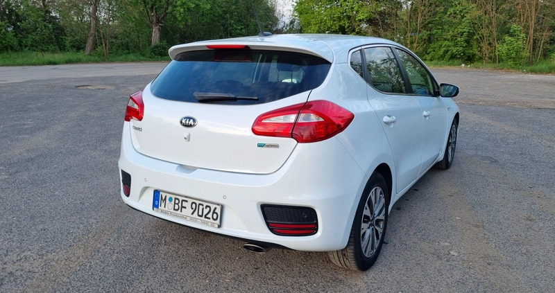 Kia Ceed cena 43500 przebieg: 183000, rok produkcji 2016 z Zawiercie małe 562